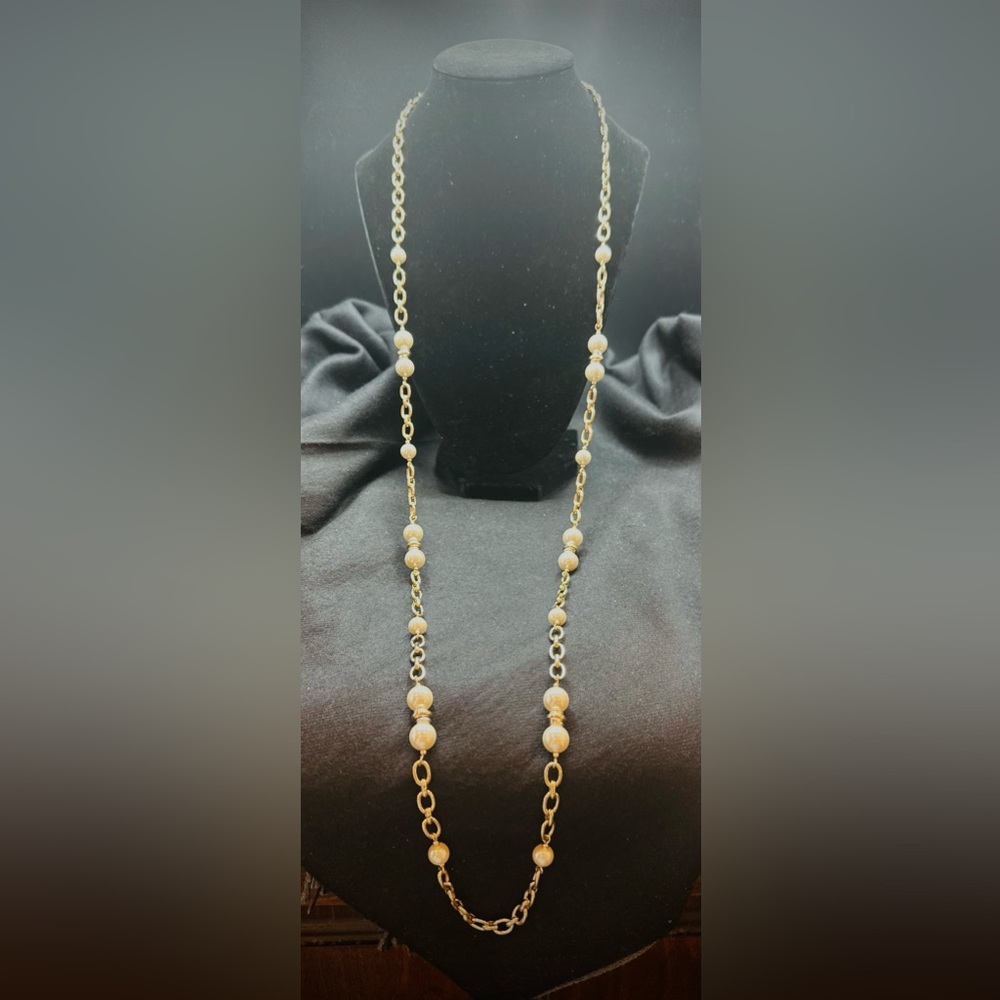 Elegant Gold and Cream Beaded Necklace